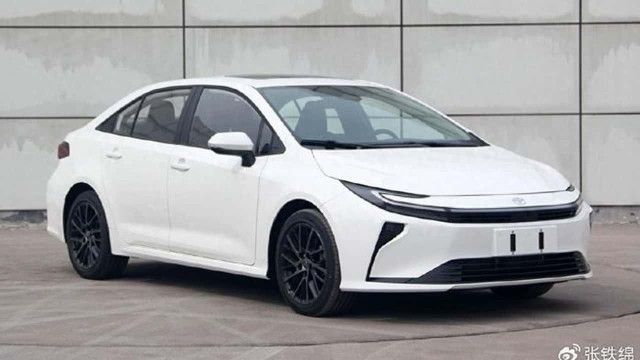 Sneak Peek: The Refreshed Toyota Corolla's New Design