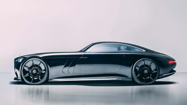 Mercedes Elegantly Revamps Its Prominent Illuminated Grille