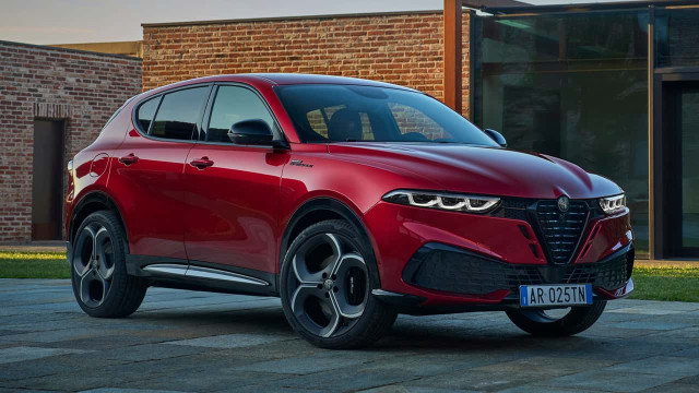 Alfa Romeo Tonale 2026 Drops Hybrid Variant, Showcases Refined Design