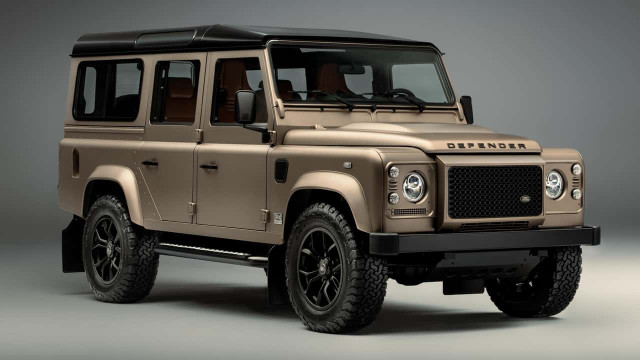 Land Rover Devotes 300 Hours to Custom Paint on Classic Defender V-8