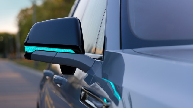 Blue-Green Illumination for Autonomous Vehicle Indicators Nears Reality
