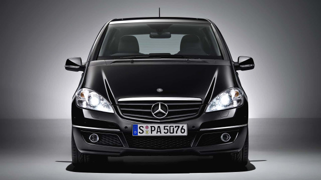 Mercedes Prepares an Innovative Blend of Minivan and SUV for Its New Compact Model