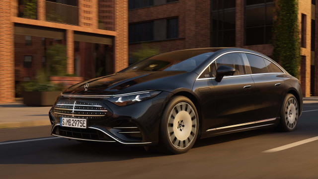 2027 Mercedes-Benz EQS Unveiled: Classic Look Meets Advanced EV Technology