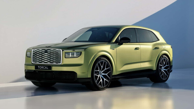 Bentley Scraps 2030 EV Target and Delays Full Electrification to 2035