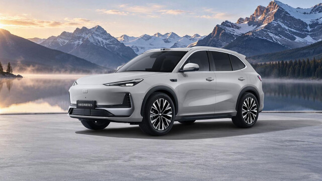Updated Geely EX5 electric crossover switches to rear-wheel drive and 333 hp