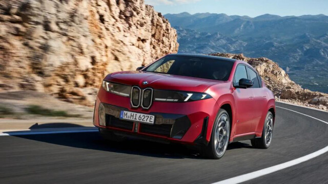 BMW unveiled the electric iX4 crossover coupe with an 828 km range