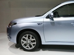 Battery Shortage Issue of Outlander PHEV by Mitsubishi pic #2423
