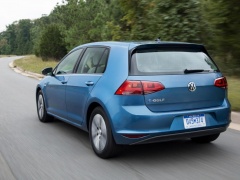 The First Volkswagen e-Golf Will be Auctioned pic #3863