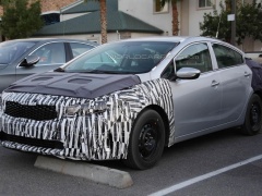 Meet spied Kia Forte Hatchback, Coupe and Sedan facelift pic #4625