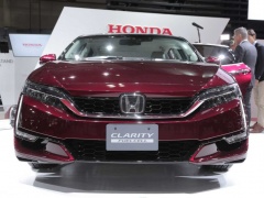 The Clarity Fuel Cell from Honda: as Easy as a Petrol Vehicle pic #4757