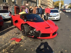 LaFerrari crashed into 3 Parked Vehicles in Budapest pic #4764