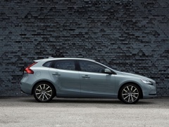 A New Face of Next Year's Volvo V40 and V40 Cross Country pic #5000
