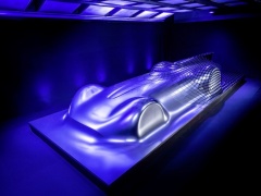 Mercedes-Benz sculpture will help you learn more about the electric supercar