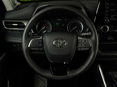 Updated Toyota Highlander begins sales in Europe