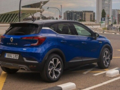 Renault Captur hybrid crossover valued at 25,000 euros