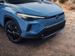 2026 Toyota Corolla Cross Debuts With Refreshed Styling and a 10.5-Inch Screen pic #10001