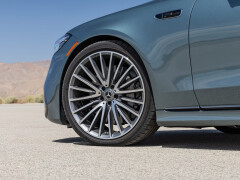 Refreshed 2027 Mercedes-Benz S580 Tested With New 530-HP Flat-Plane V-8 pic #10303