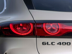 2027 Mercedes-Benz GLC400 EV achieves 356-mile highway range and 3.7-second 0–60 mph in instrumented test pic #10467