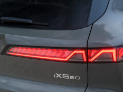 2027 BMW iX5 60 xDrive Recharges From 8 to 50 Percent in 10 Minutes During First Drive pic #10486