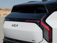 2027 Kia EV3 GT-Line AWD Delivers 5.6-Second 0–60 MPH Time and 236-Mile Highway Range in First Test pic #10693
