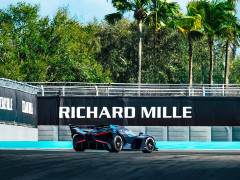 Bugatti Bolide Thrills Drivers on Miami’s Formula 1 Circuit pic #7176