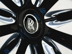 Rolls-Royce Reverses EV-Only Goal, Commits to Keeping V12 Engines in Production pic #7298