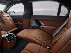 BMW Enhances 7 Series with Major Interior Revamp and Extended Electric Range pic #7815