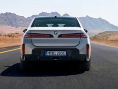 BMW Enhances 7 Series with Major Interior Revamp and Extended Electric Range pic #7828