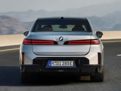 BMW Enhances 7 Series with Major Interior Revamp and Extended Electric Range pic #7829