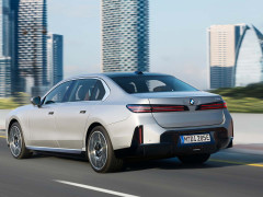 BMW Enhances 7 Series with Major Interior Revamp and Extended Electric Range pic #7831