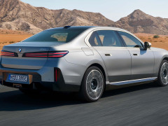 BMW Enhances 7 Series with Major Interior Revamp and Extended Electric Range pic #7832