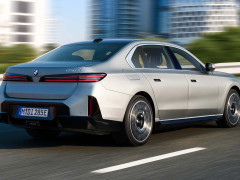 BMW Enhances 7 Series with Major Interior Revamp and Extended Electric Range pic #7833