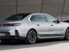 BMW Enhances 7 Series with Major Interior Revamp and Extended Electric Range pic #7834