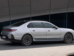 BMW Enhances 7 Series with Major Interior Revamp and Extended Electric Range pic #7835