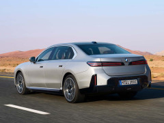 BMW Enhances 7 Series with Major Interior Revamp and Extended Electric Range pic #7836