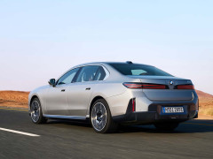 BMW Enhances 7 Series with Major Interior Revamp and Extended Electric Range pic #7838