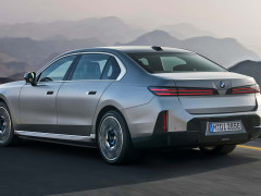 BMW Enhances 7 Series with Major Interior Revamp and Extended Electric Range pic #7839