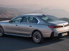 BMW Enhances 7 Series with Major Interior Revamp and Extended Electric Range pic #7840