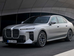 BMW Enhances 7 Series with Major Interior Revamp and Extended Electric Range pic #7856