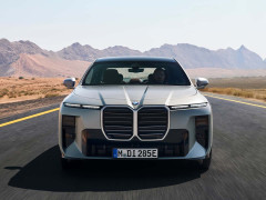 BMW Enhances 7 Series with Major Interior Revamp and Extended Electric Range pic #7859