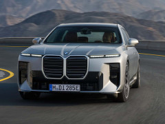 BMW Enhances 7 Series with Major Interior Revamp and Extended Electric Range pic #7861