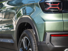 Jeep Avenger Refresh Adds a Revised Gasoline Motor and Retains Its Stick Shift pic #8054