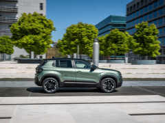 Jeep Avenger Refresh Adds a Revised Gasoline Motor and Retains Its Stick Shift pic #8063