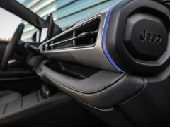 Jeep Avenger Refresh Adds a Revised Gasoline Motor and Retains Its Stick Shift pic #8069