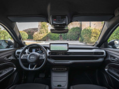 Jeep Avenger Refresh Adds a Revised Gasoline Motor and Retains Its Stick Shift pic #8105