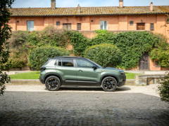 Jeep Avenger Refresh Adds a Revised Gasoline Motor and Retains Its Stick Shift pic #8113