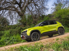 Jeep Avenger Refresh Adds a Revised Gasoline Motor and Retains Its Stick Shift pic #8124