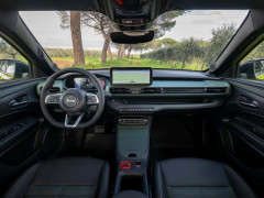 Jeep Avenger Refresh Adds a Revised Gasoline Motor and Retains Its Stick Shift pic #8134