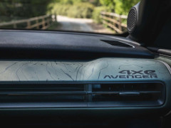 Jeep Avenger Refresh Adds a Revised Gasoline Motor and Retains Its Stick Shift pic #8145