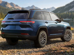 Jeep Brings Trailhawk Back to the Grand Cherokee for 2027 pic #8527